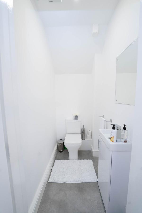 וורקסופ Entire Modern Home With Private Parking For 6/8 Persons מראה חיצוני תמונה