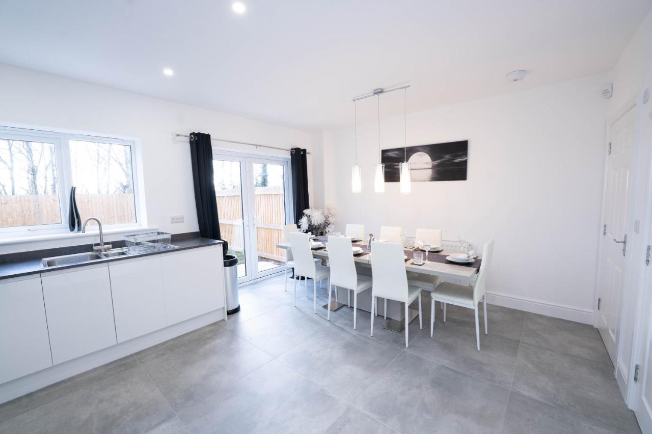 וורקסופ Entire Modern Home With Private Parking For 6/8 Persons מראה חיצוני תמונה