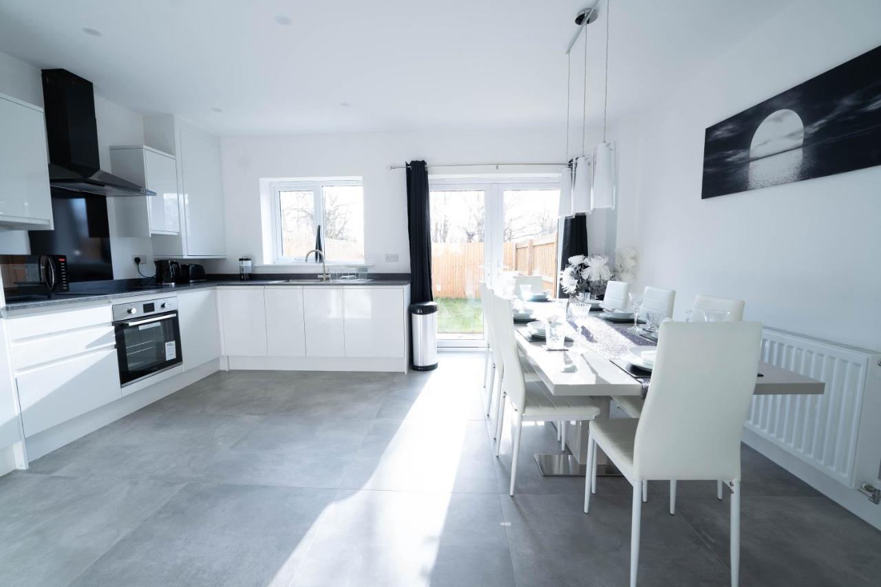 וורקסופ Entire Modern Home With Private Parking For 6/8 Persons מראה חיצוני תמונה