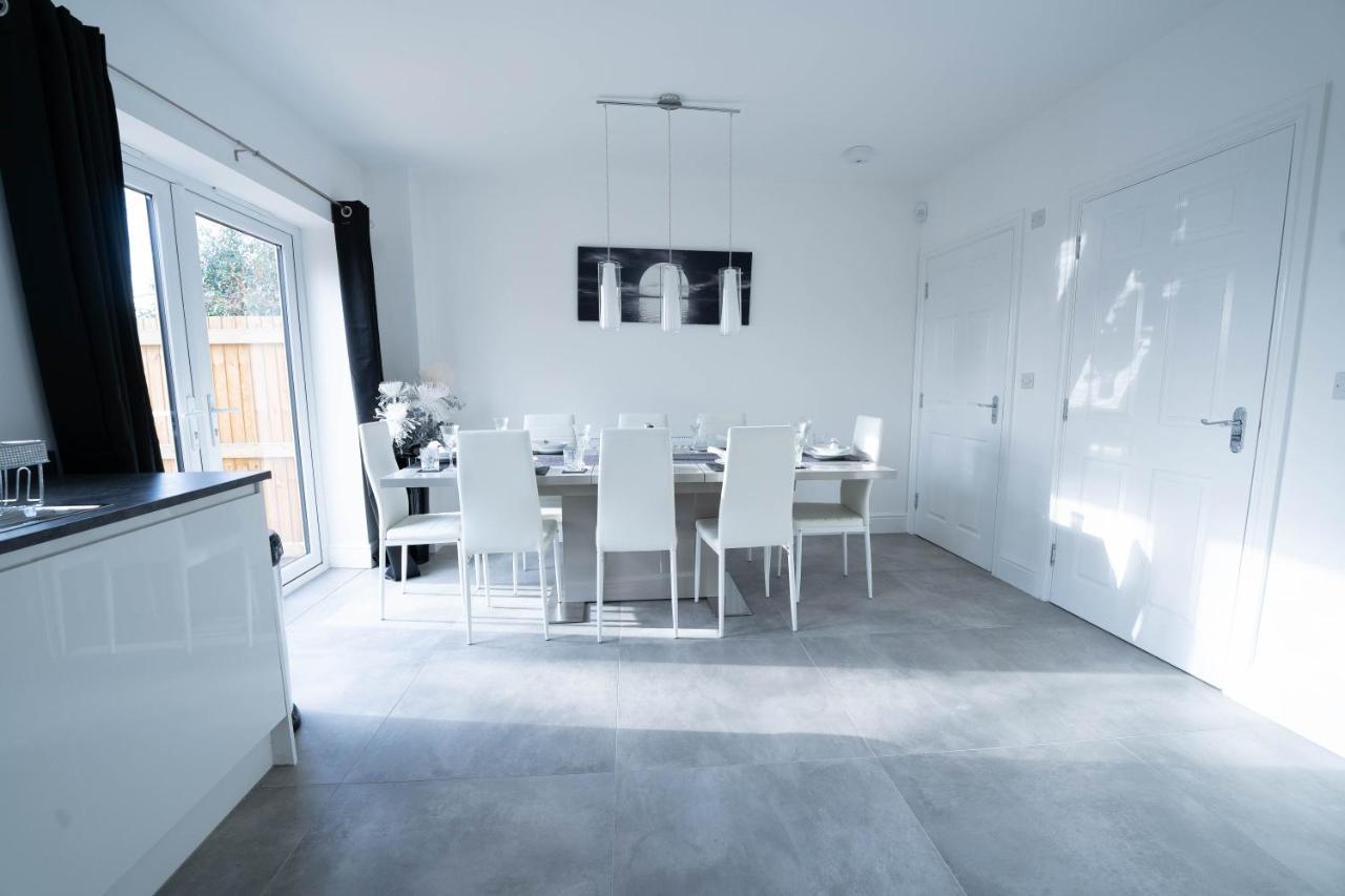 וורקסופ Entire Modern Home With Private Parking For 6/8 Persons מראה חיצוני תמונה