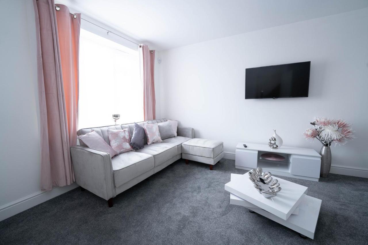 וורקסופ Entire Modern Home With Private Parking For 6/8 Persons מראה חיצוני תמונה